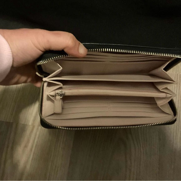 Coach zippy wallet - Picture 2 of 2